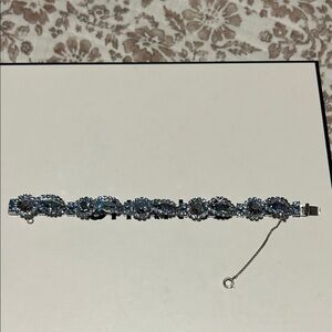 Vintage Weiss Blue Marquise Halo Rhinestone Bracelet 1960’s
Stunning ladies 🤑